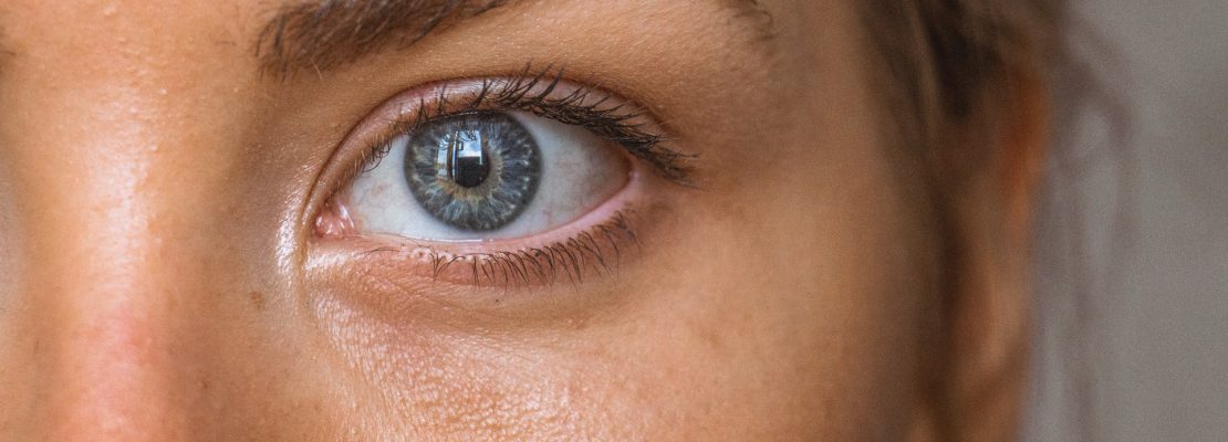 Najlepsze kremy pod oczy 2021